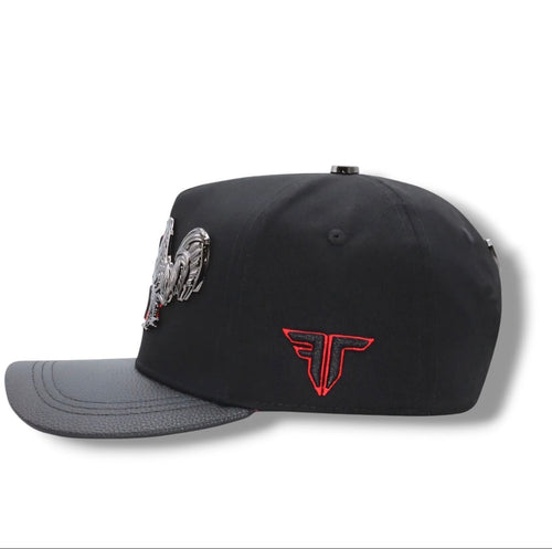 Cap "Mr. Gallero" with high-density embroidery and integrated metal plate.