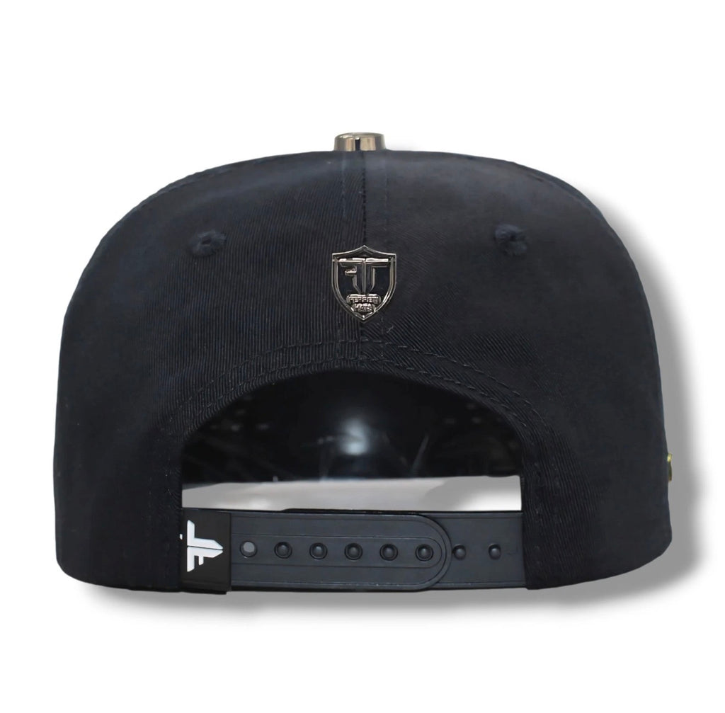 Cap "Mr. Gallero" with high-density embroidery and integrated metal plate.